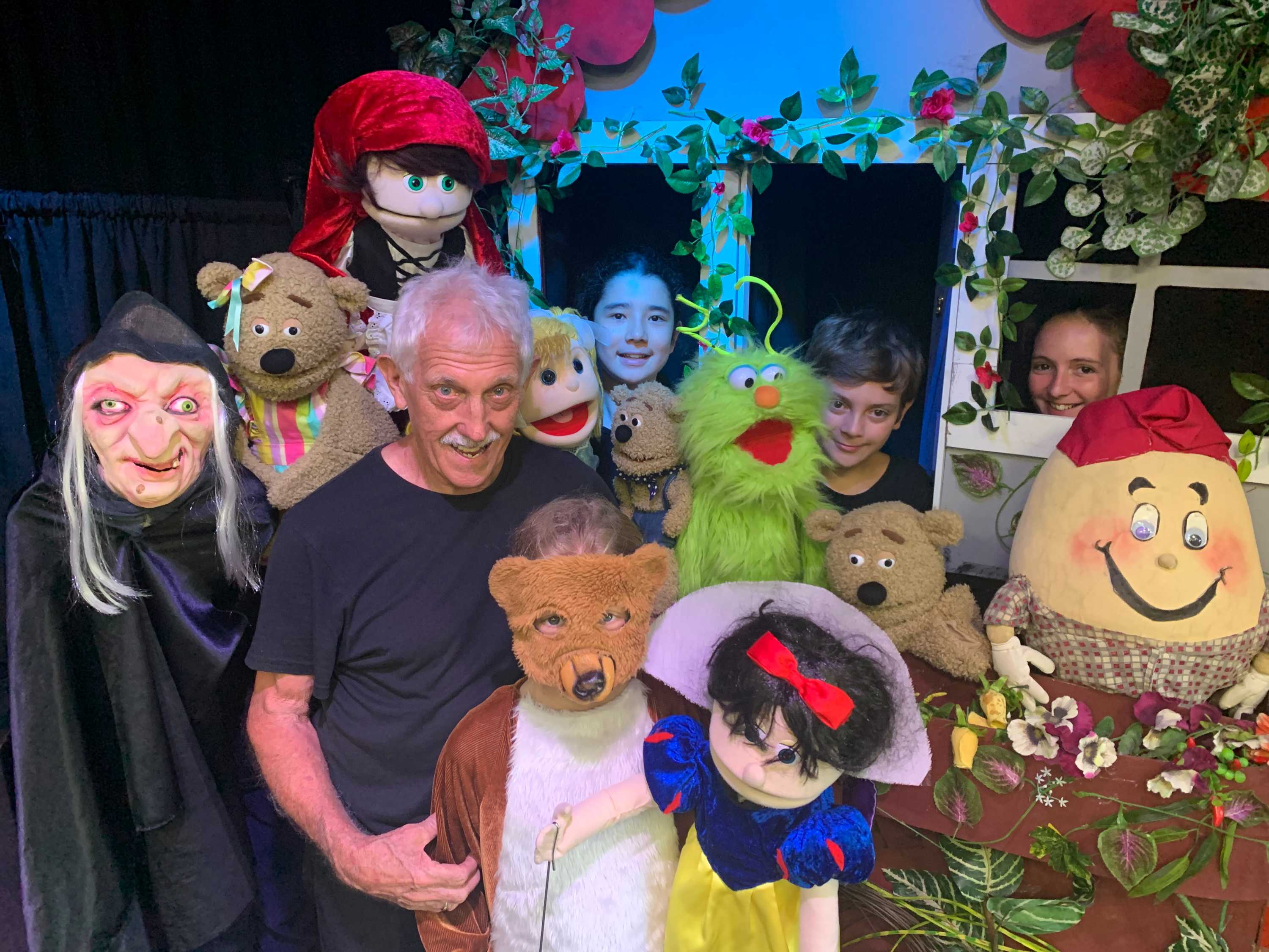 Gold Coast puppet show gains new fans as families pull strings to