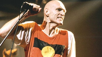 Peter Garrett wears an Indigenous flag shirt