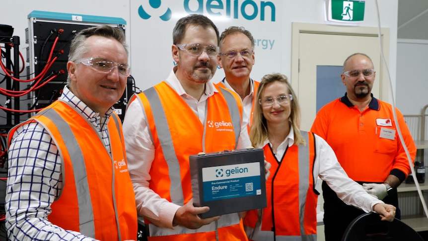 Federal ministers and Gelion CEO at the launch of the new battery making facility in Sydney