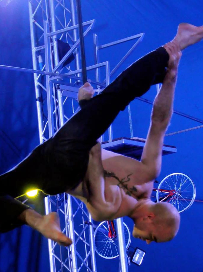 Circus performer Matthew Loudon