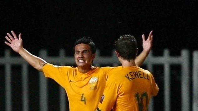 A late strike by Tim Cahill levelled the score in the Asian Cup clash with Oman.