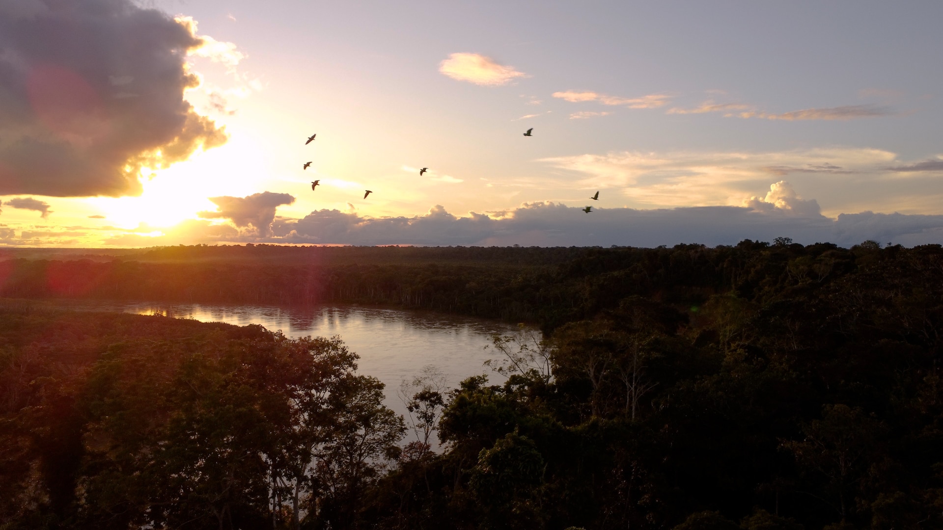 A sunrise over a large river.