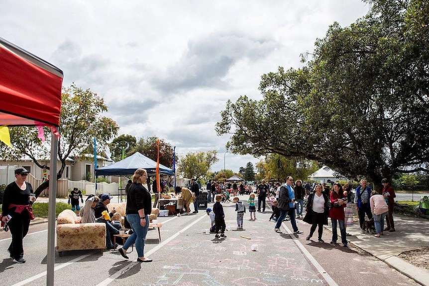 Crowd on Kent Street on car free day