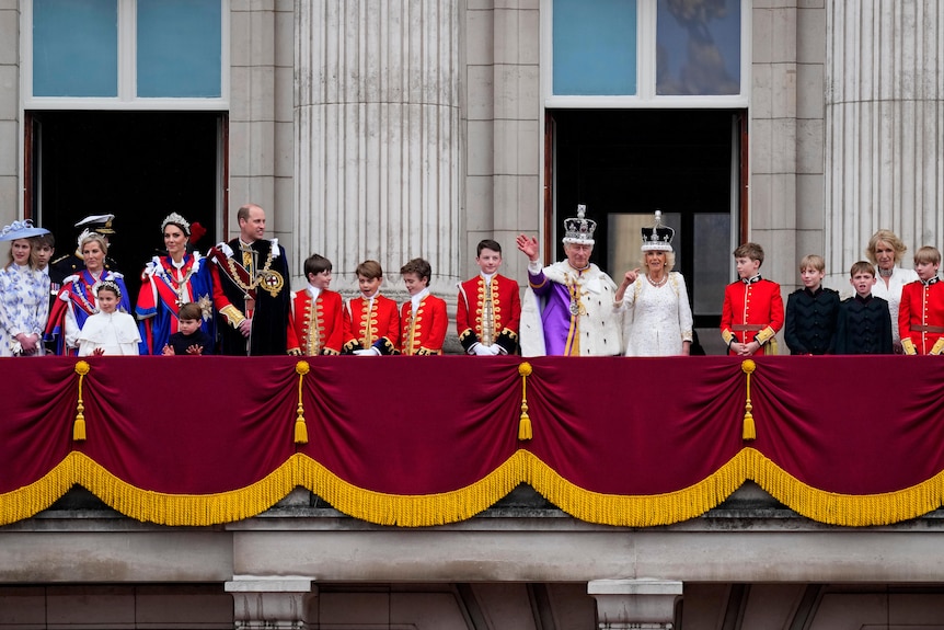Royals line the Buckingham Palace balcony, which is draped in red
