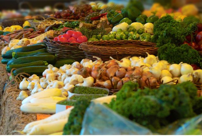 Picture of fruit and veg in baskets on a table 