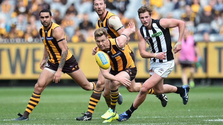 Sam Mitchell pursues the ball against Collingwood
