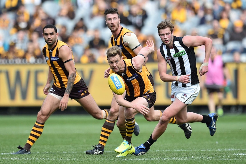 Sam Mitchell pursues the ball against Collingwood