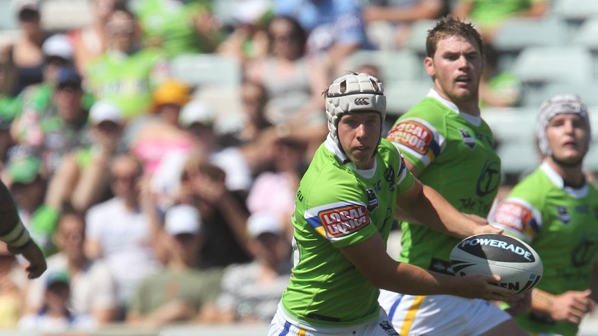 Canberra's Sam Williams sets up an attack against Cronulla in round one, 2011.