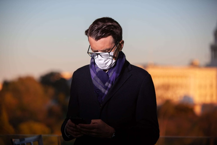 Michael Rowland wearing a mask in the US.