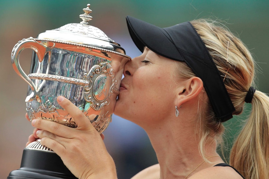 Maria Sharapova kisses the French Open trophy.