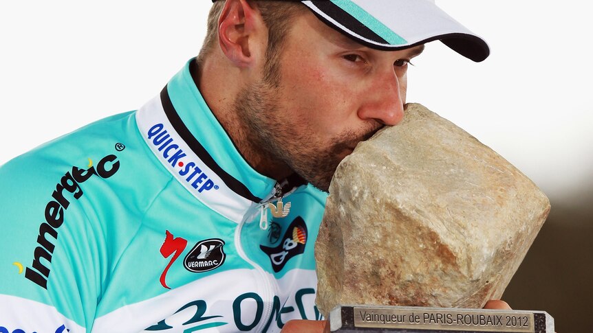 Tom Boonen kisses trophy