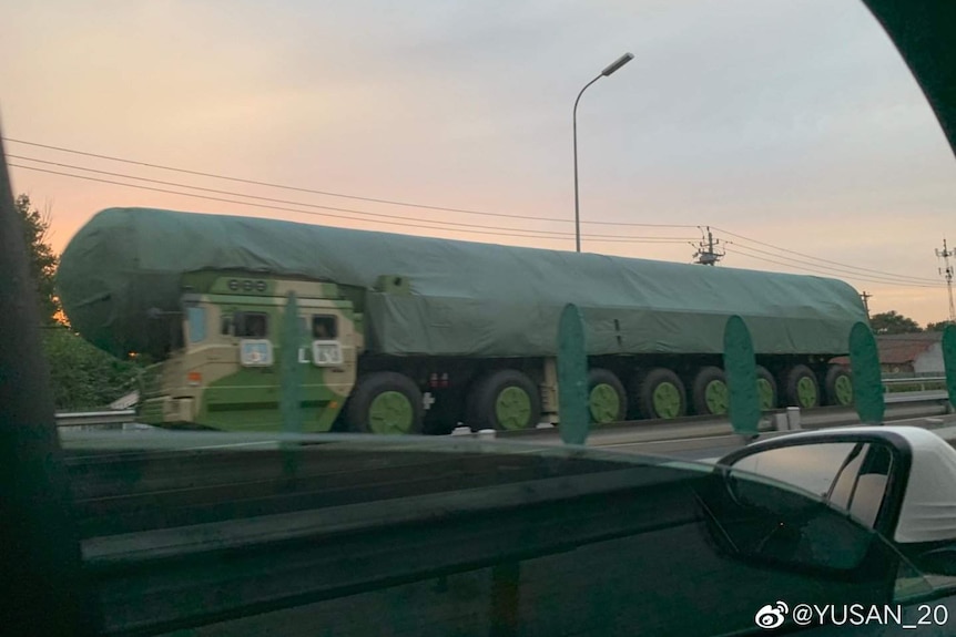 A DF-41 being transported on a vehicle.