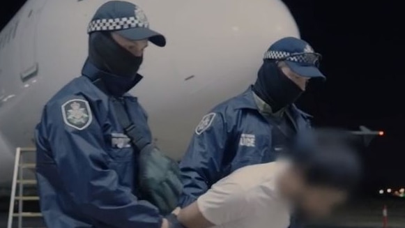 Le terroriste présumé Neil Prakash extradé vers Melbourne et inculpé de six infractions