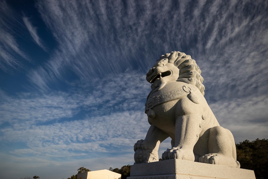 A statue of a lion.