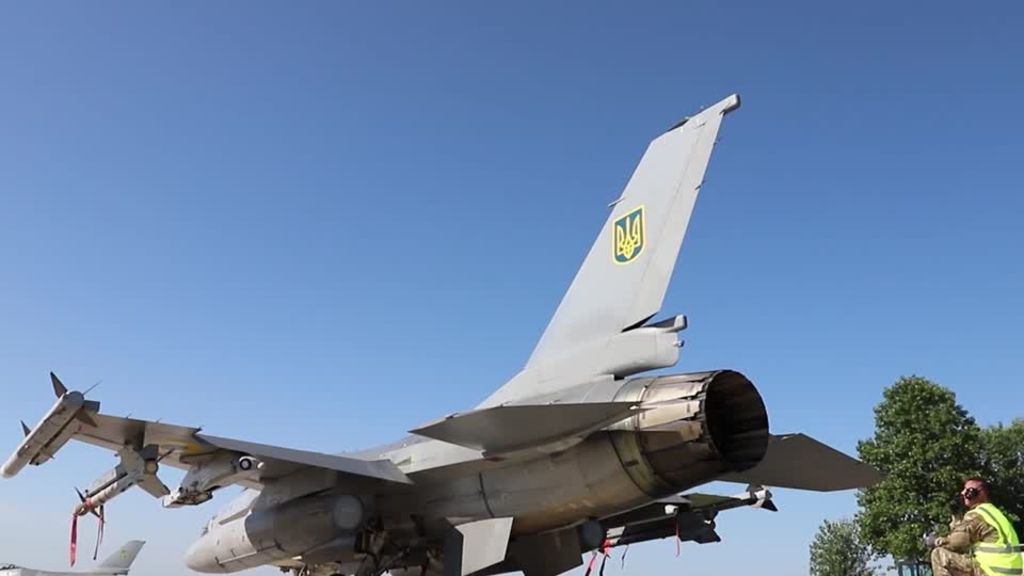 Ukraine's Zelenskyy shows off long-awaited F-16 fighter jets - ABC News