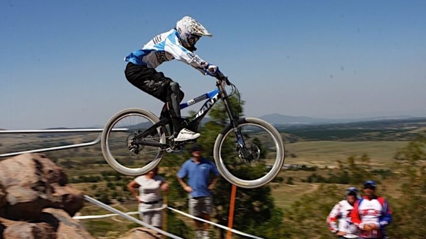 Part of the bike trail on Mount Stromlo in Canberra's west will close after testing confirmed the presence of bonded asbestos.