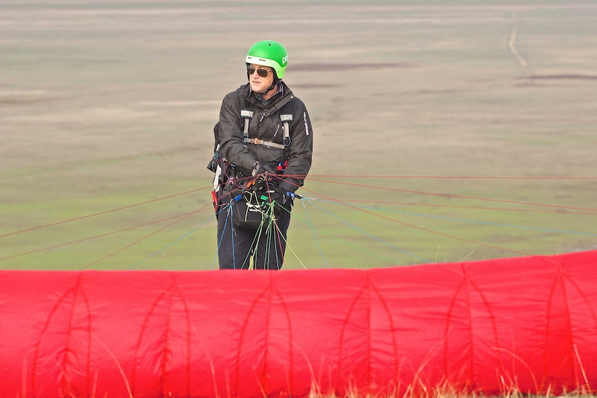 The many strings of a paraglider