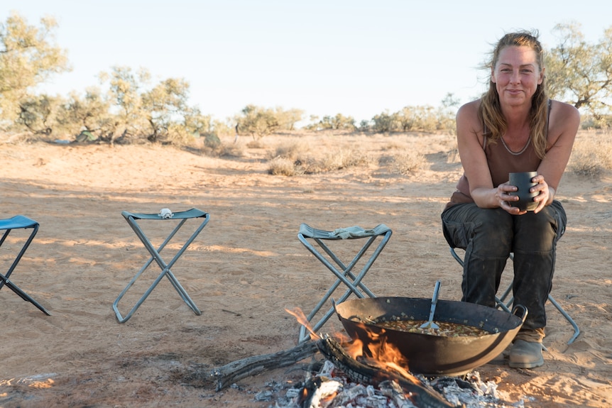 CZ AUST DESERT EXPEITIONS (LARA VAN RAAY PIC)