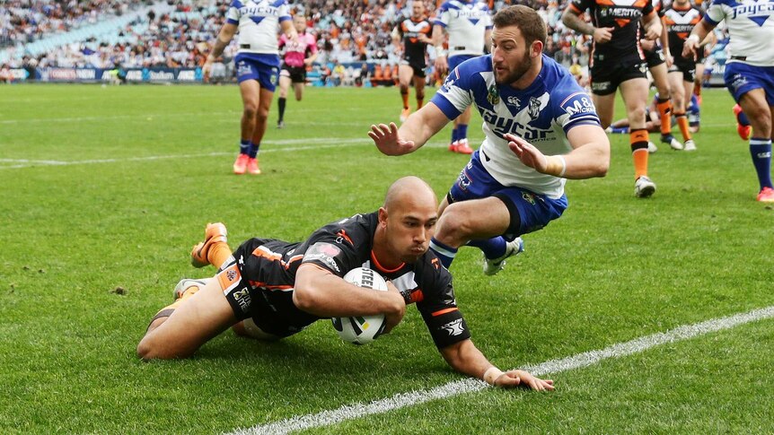 Keith Lulia dives over for a Tigers try