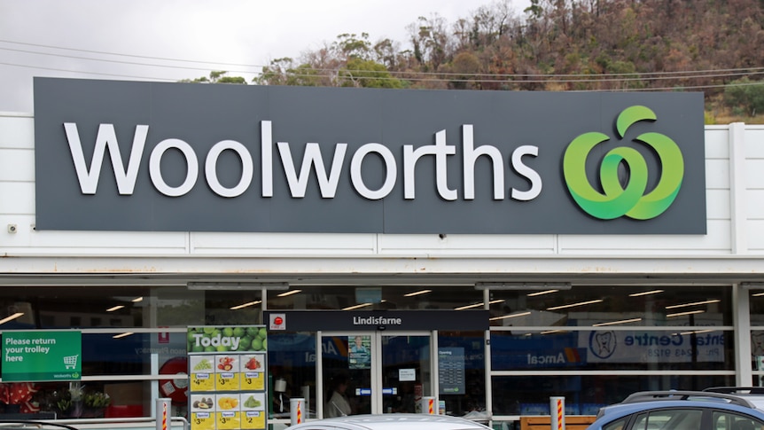 Front entrance of Woolworths