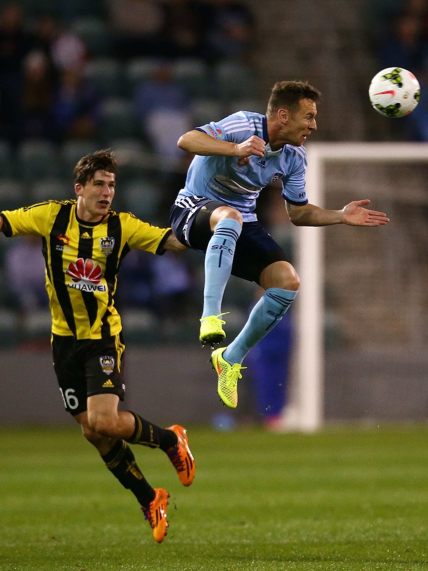 Shane Smeltz heads the ball against Wellington Phoenix