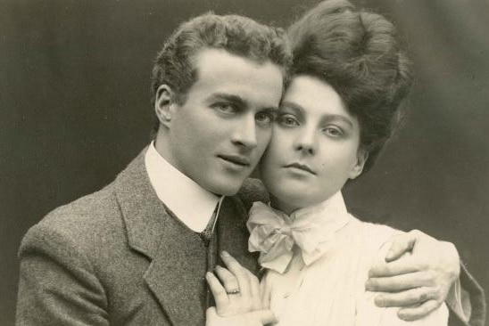 A black and white image of Lionel Logue and a woman in the early 1900s