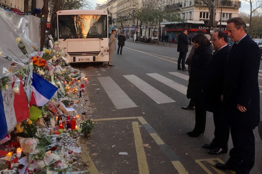 David Cameron and Francois Hollande stand outside Bataclan theatre