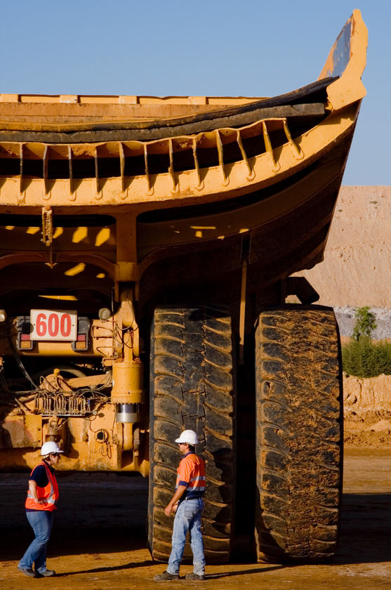 Macarthur Coal stalls Qld mining project ABC News