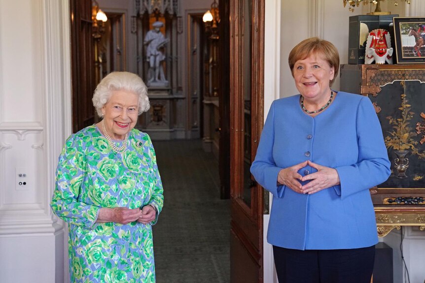 The Queen and Angela Merkel pose for a photo at Windsor Castle