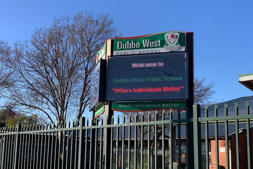 A sign out the front of a primary school that says "Dubbo West Public School".