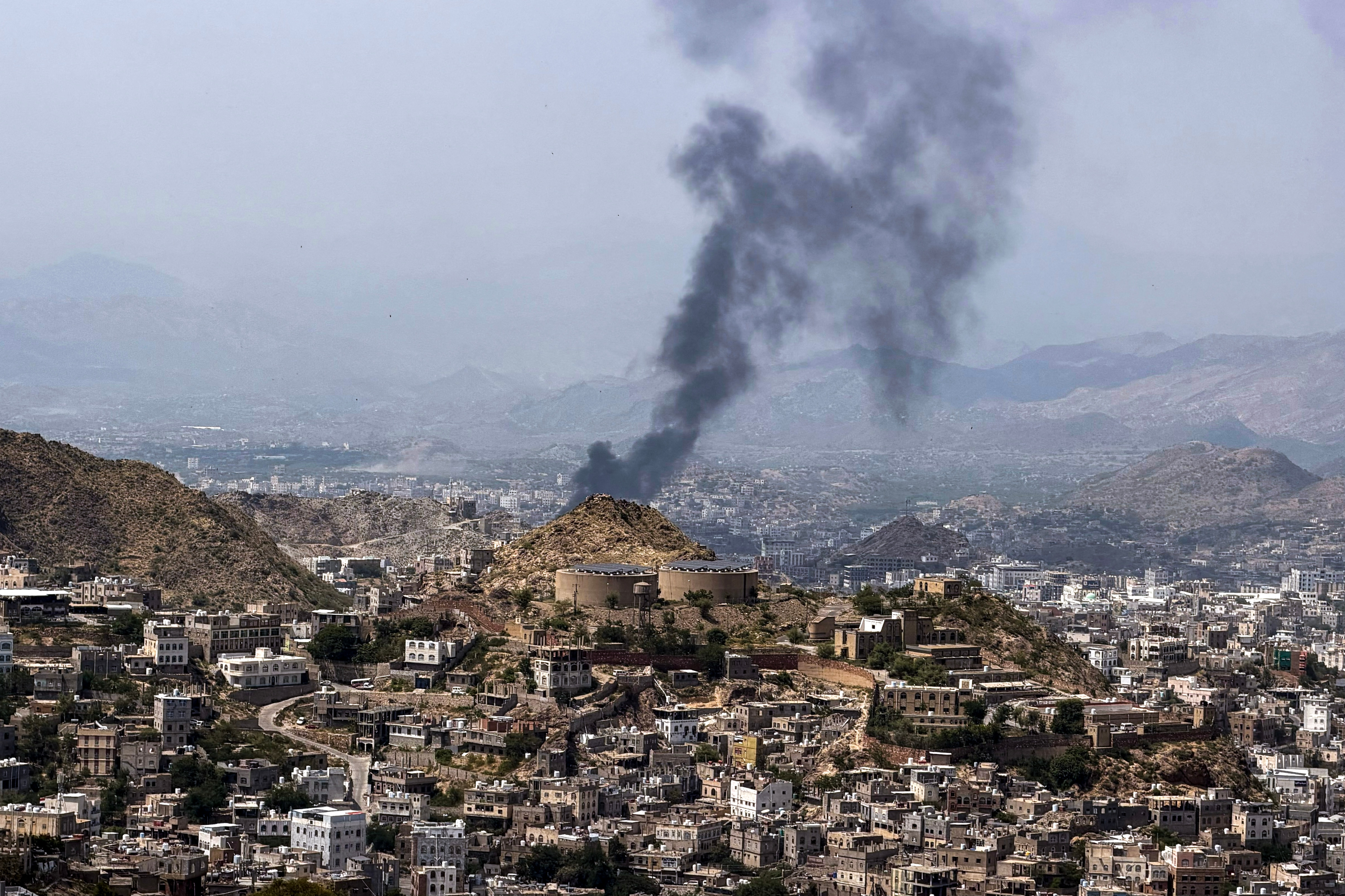 US orders diplomats to leave Saudi Arabia amid Houthi strikes