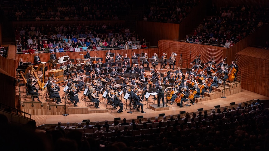 Sydney Symphony Orchestra conducted by Simone Young