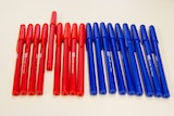 Coloured pens lined up separately in red and blue colours.
