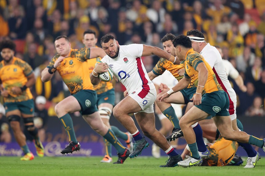 An English male Test rugby player makes a break against the Wallabies.