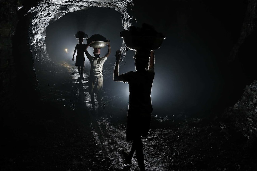 Une mine de charbon souterraine illégale dans l'est de l'Inde.