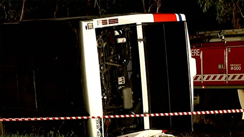 3 dead: a V/Line bus flipped on its side in Victoria's south-west