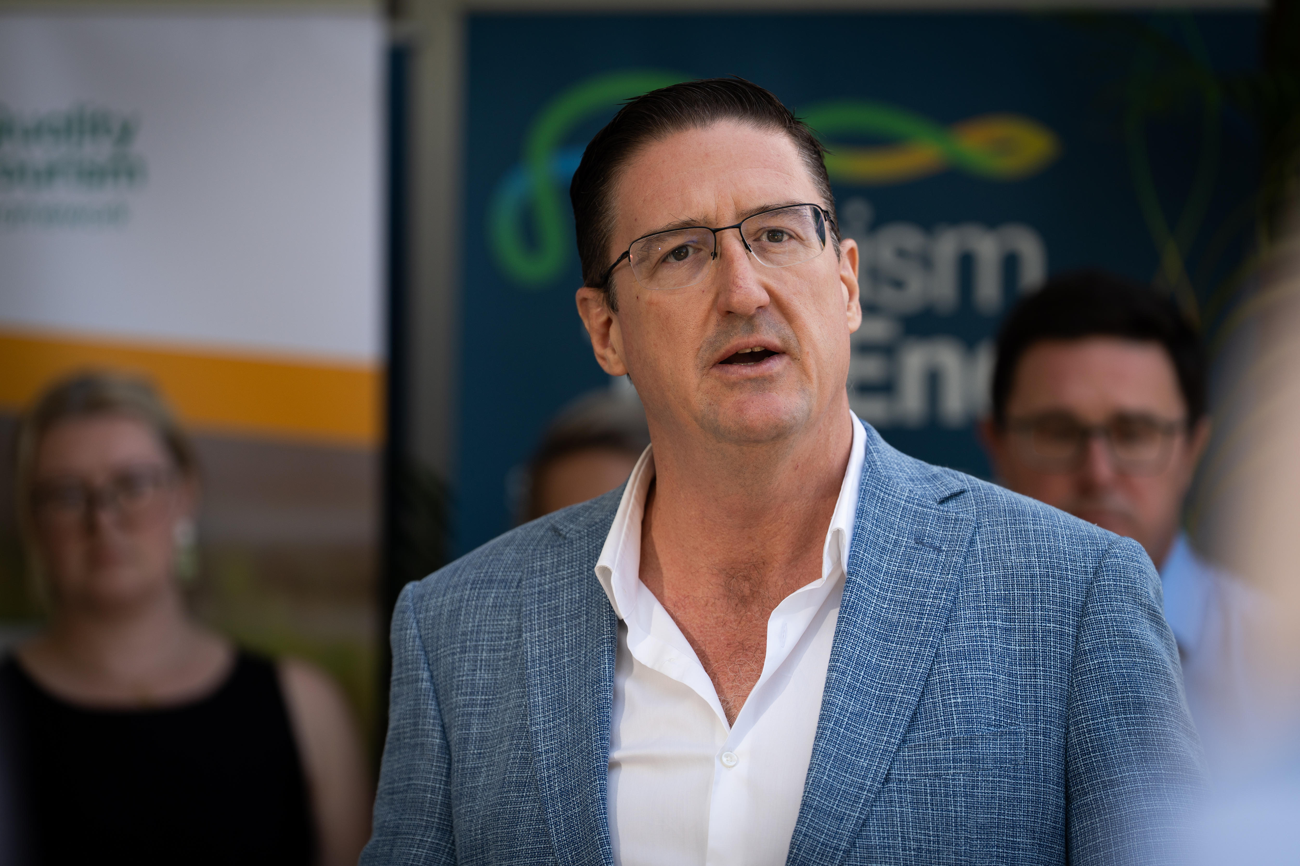 Fears of NT business closures after delayed dry season and proposed visa cuts