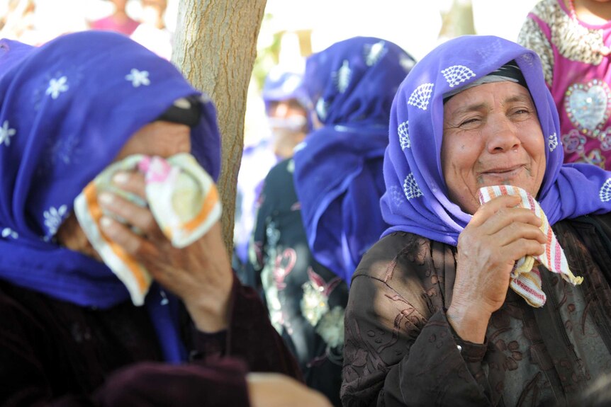 Women mourn victims of Syrian mortar strike