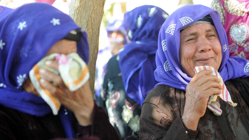 Women mourn victims of Syrian mortar strike