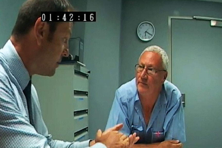 Washing machine repairman Bill Spedding (r) being interviewed by Detective Justin Moynihan (l).