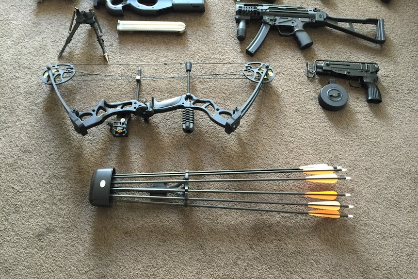 Compound bow and arrows seized in Pyrmont