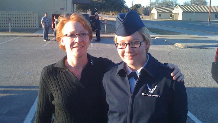 A blonde Reality Winner in a US air force outfit stands next to her mother.