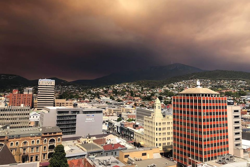 Smoke over Hobart from the Gell river fire  040119