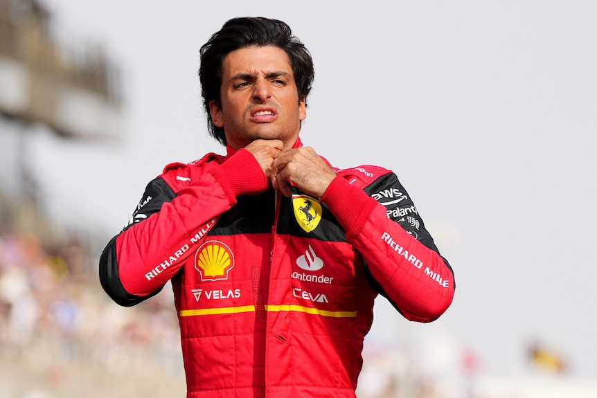 Carlos Sainz before the 2022 Abu Dhabi Grand Prix