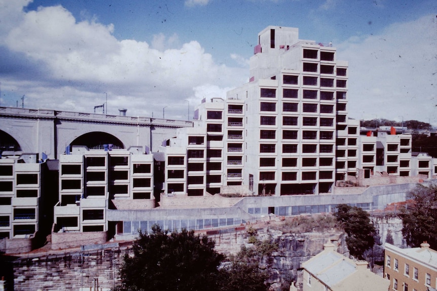 1980s Sirius Building