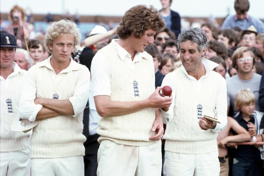 Bob Willis holds a ball and shows it to a smiling Mike Brearley