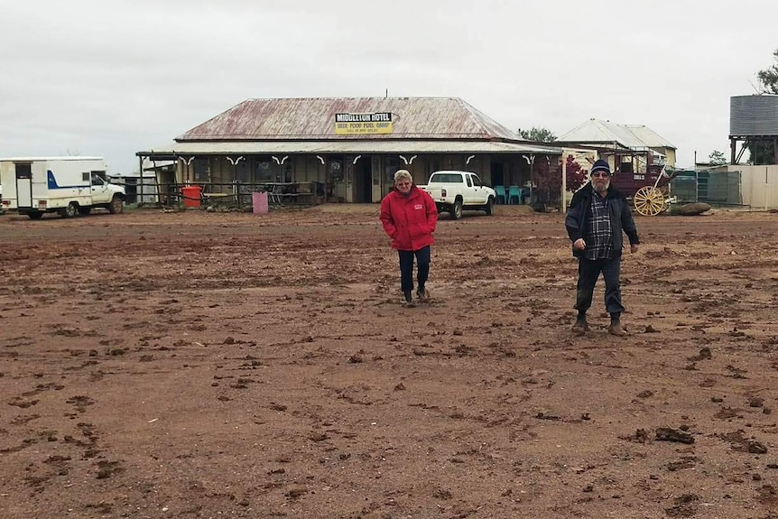 Travellers in the mud outside Middleton pub