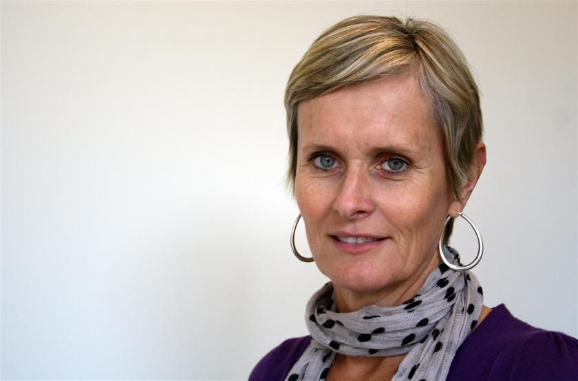 Why Sarah Garnett provides books to the homeless episode artwork