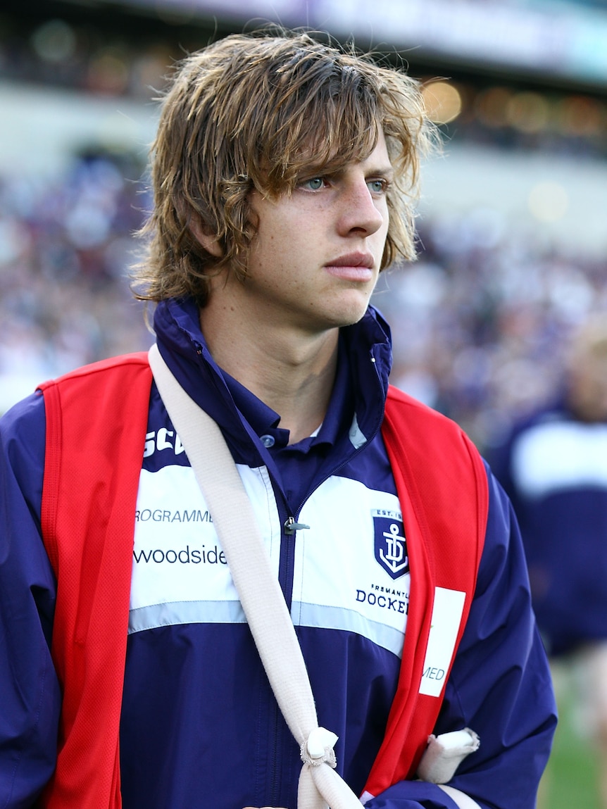 Fremantle's Fyfe injures shoulder