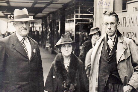 Maxwell Cassidy (R) with his parents.